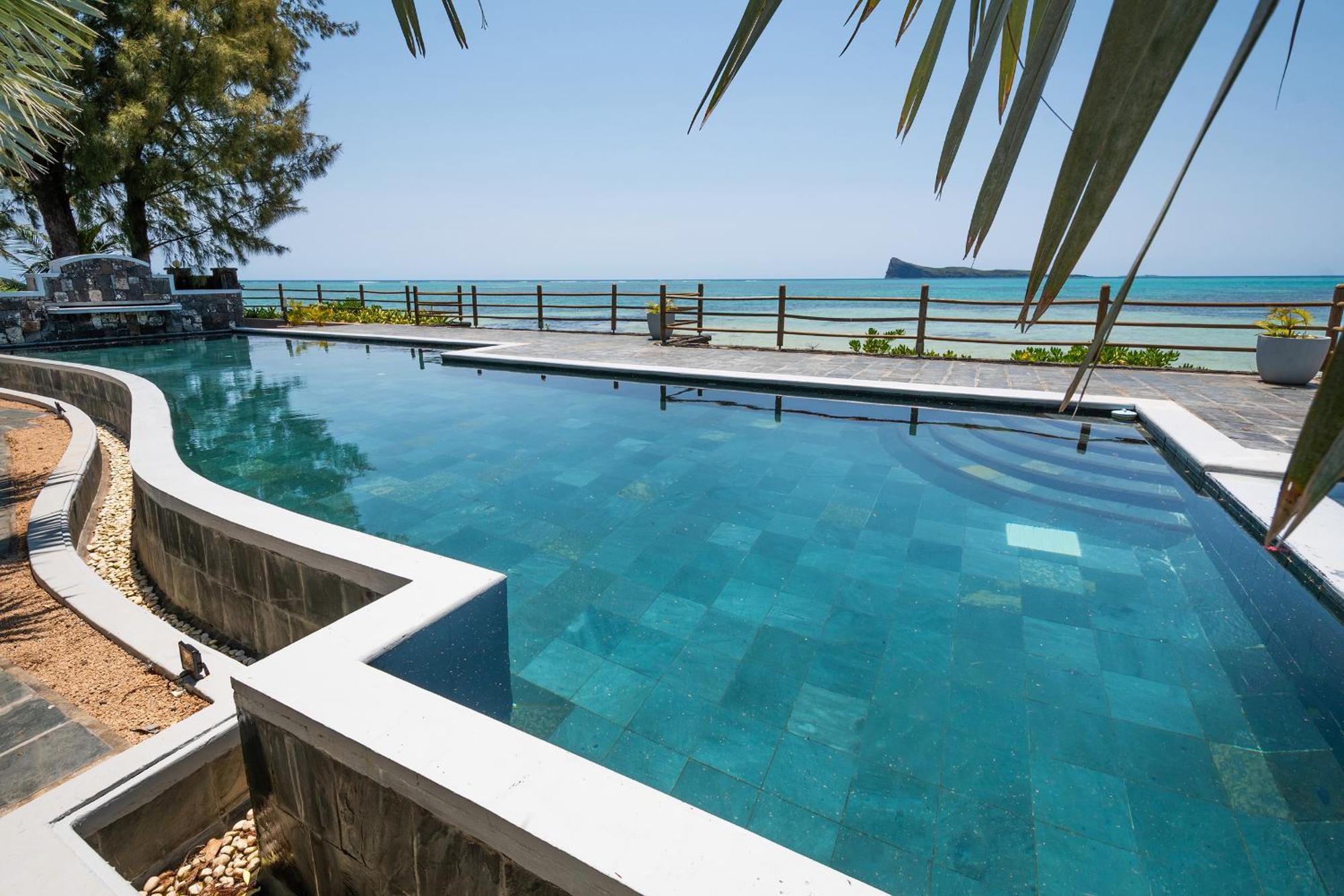 Luxury Beachfront Duplex, Coin De Mire View / 3Bed เกป มาลเออเรอส์ ภายนอก รูปภาพ