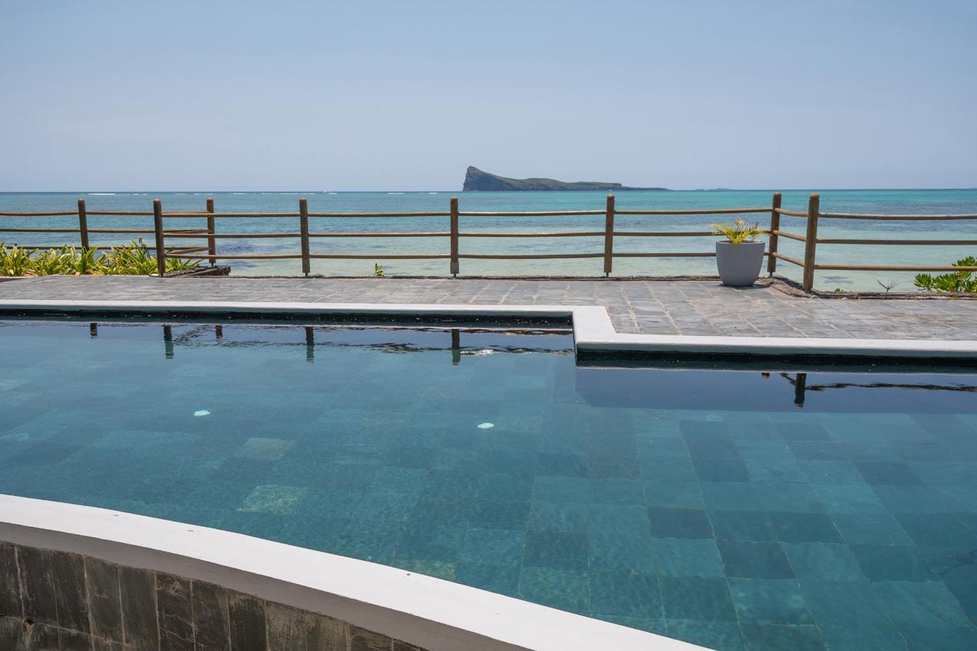 Luxury Beachfront Duplex, Coin De Mire View / 3Bed เกป มาลเออเรอส์ ภายนอก รูปภาพ